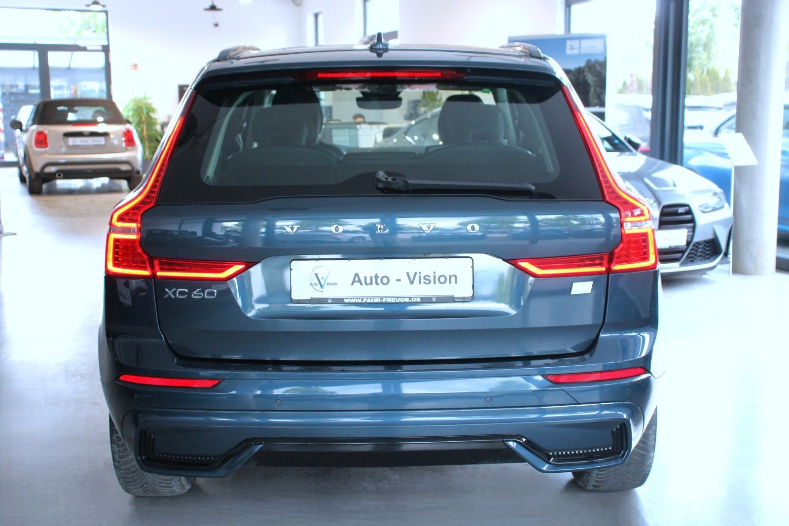 Volvo XC60 T6 AWD PI-Hybrid Plus Dark *LED*StHz*KAM foto 7