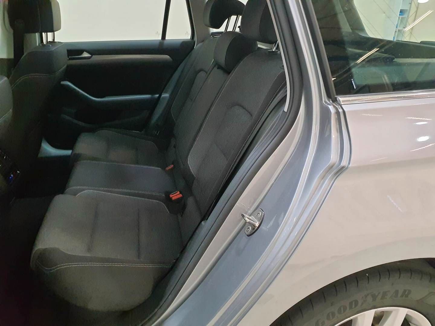 Fahrzeugabbildung Volkswagen Passat Variant Business ACC Kamera LED Massage