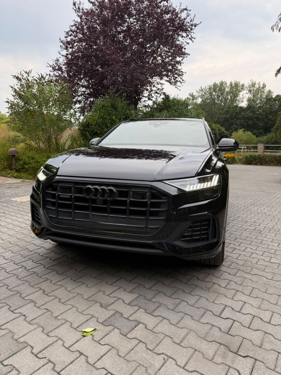 Image of Audi Q8