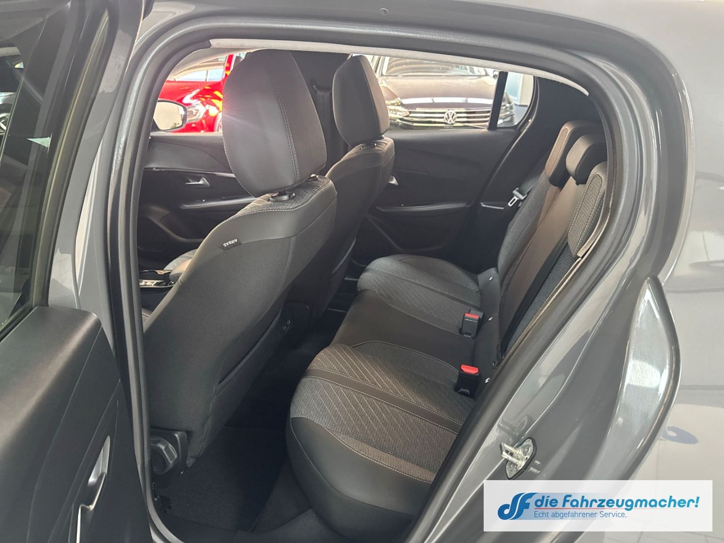 Fahrzeugabbildung Peugeot 208 Allure Navi Digitales Cockpit LED Apple CarP