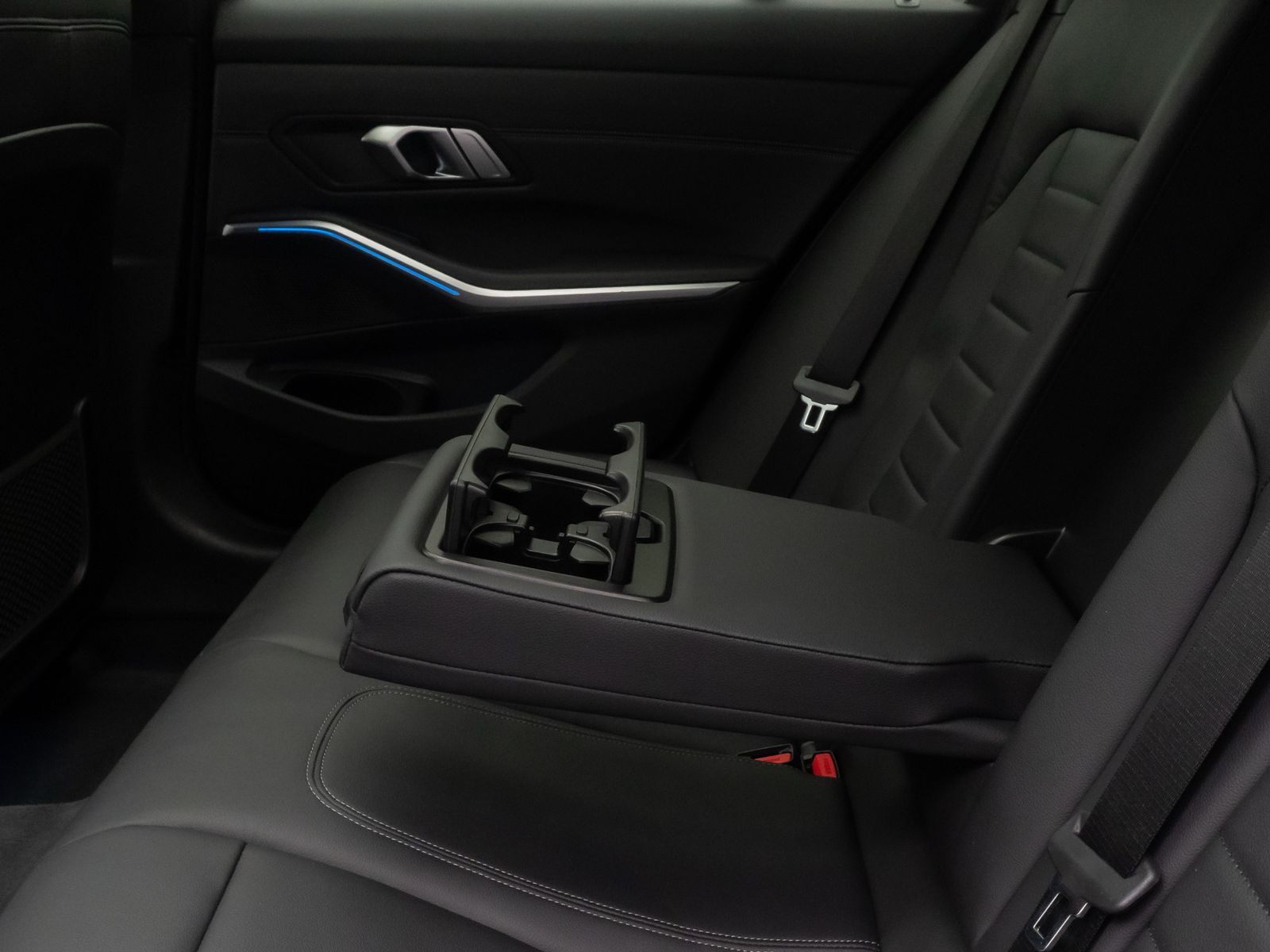 Fahrzeugabbildung BMW 330e xD M Sport Kamera Laser HUD DAB HiFi Komfor