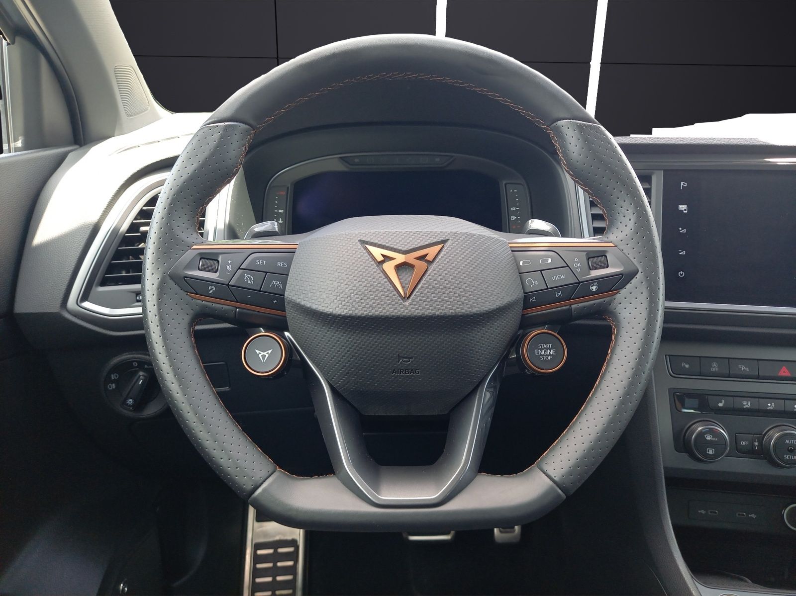 Fahrzeugabbildung CUPRA Ateca 4Drive 2.0 TSI DSG PANO BEATS ACC