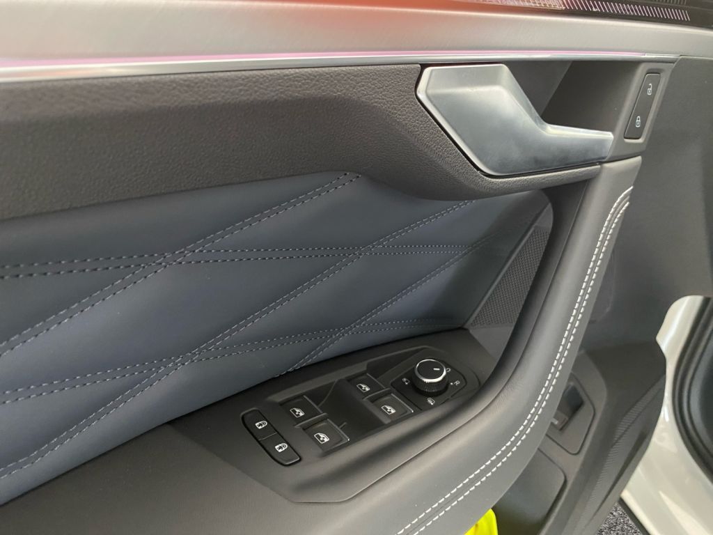 Fahrzeugabbildung Volkswagen Touareg V6 TDI 4Motion Black Style R-Line Voll