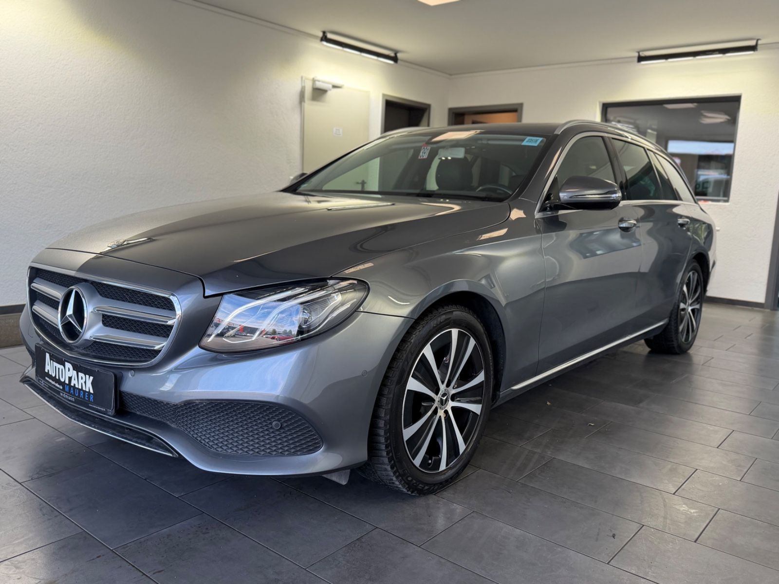 Mercedes E 220 - 1