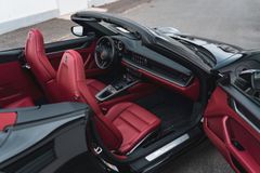 Fahrzeugabbildung Porsche 992 Carrera 4S Cabrio *1. HAND / BOSE / LED*