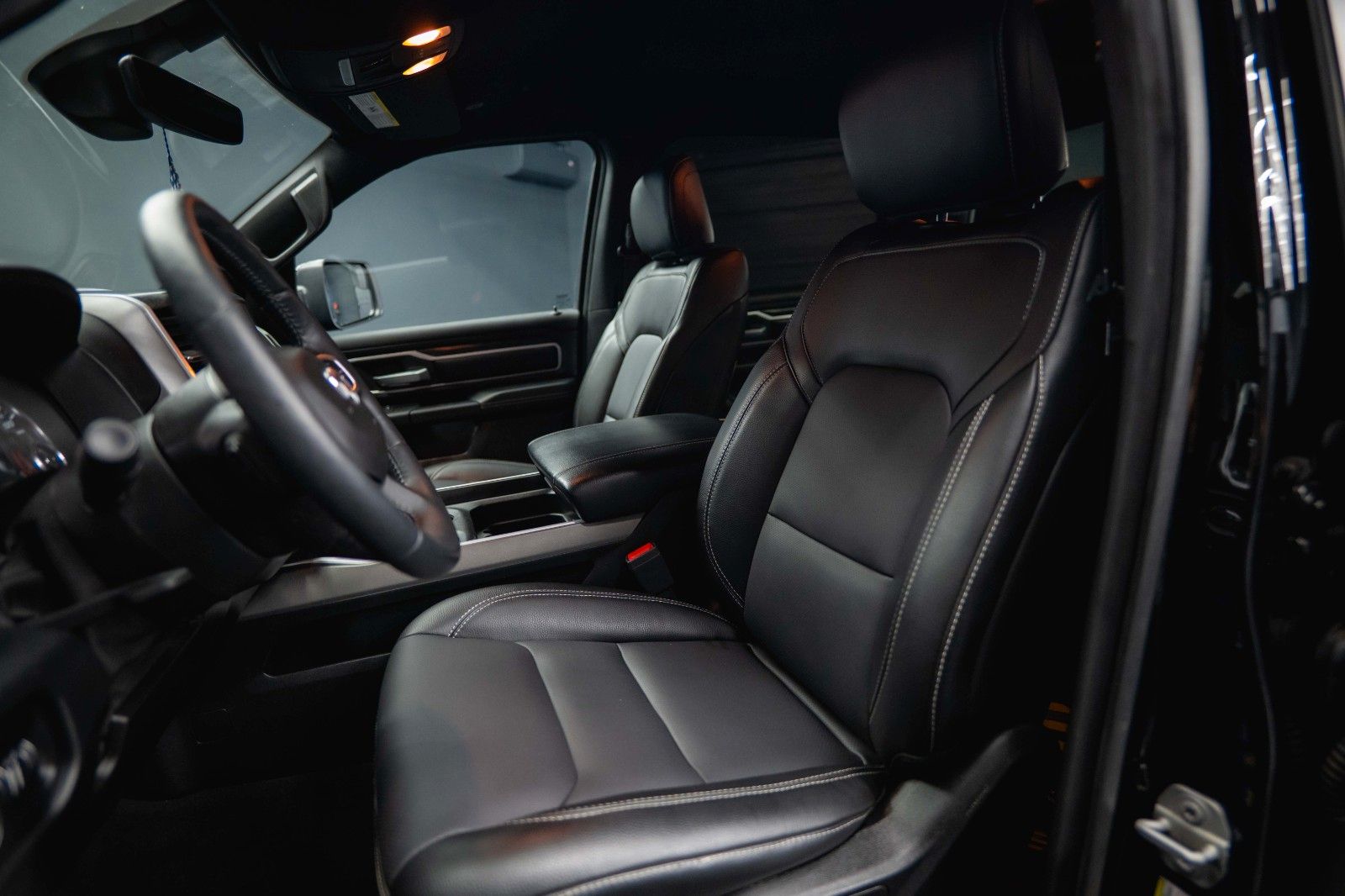 Fahrzeugabbildung Dodge RAM 5.7 V8 HEMI 4x4 OFFROAD BLACK EDITION 19%