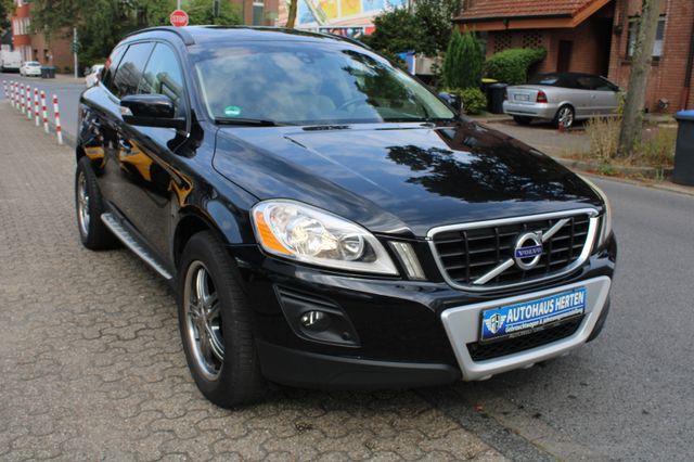 Volvo XC60 2.4 D *Momentum AWD*AUTOMATIK*NAVI*AHK*