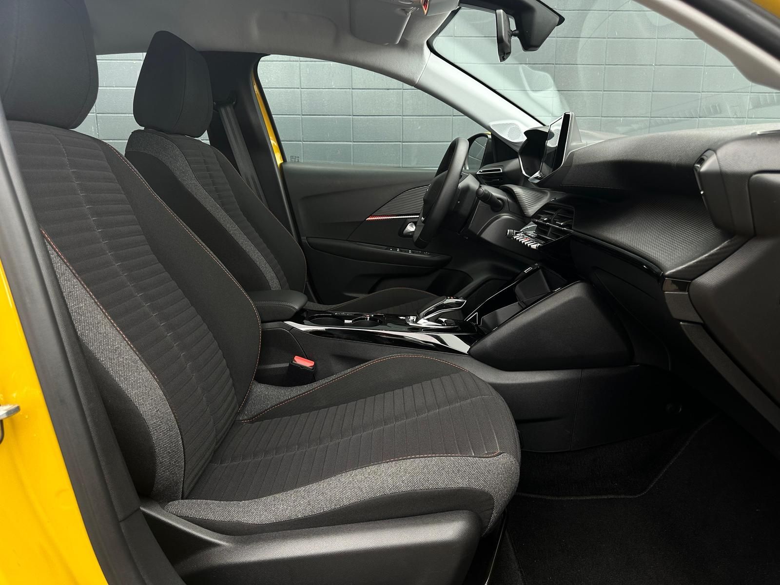 PEUGEOT e-208 Active Pack LED#SPUR#TEMPO#PDC#DAB#KLIMA - Image 17