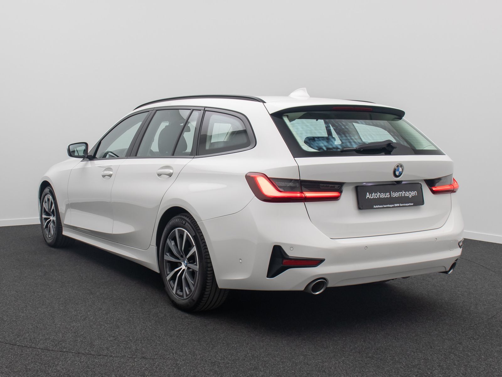 Fahrzeugabbildung BMW 330i AHK Kamera DAB Laser Panorama M Sport HIFi