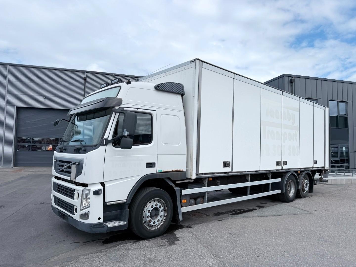 Volvo FM 330 6x2*4 Side opening 8.7 m