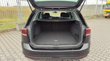 Volkswagen Passat - 11