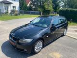 BMW 320i Touring / Panoramadach//Navi/Xenon - BMW 3er Reihe aus 2009: Kombi