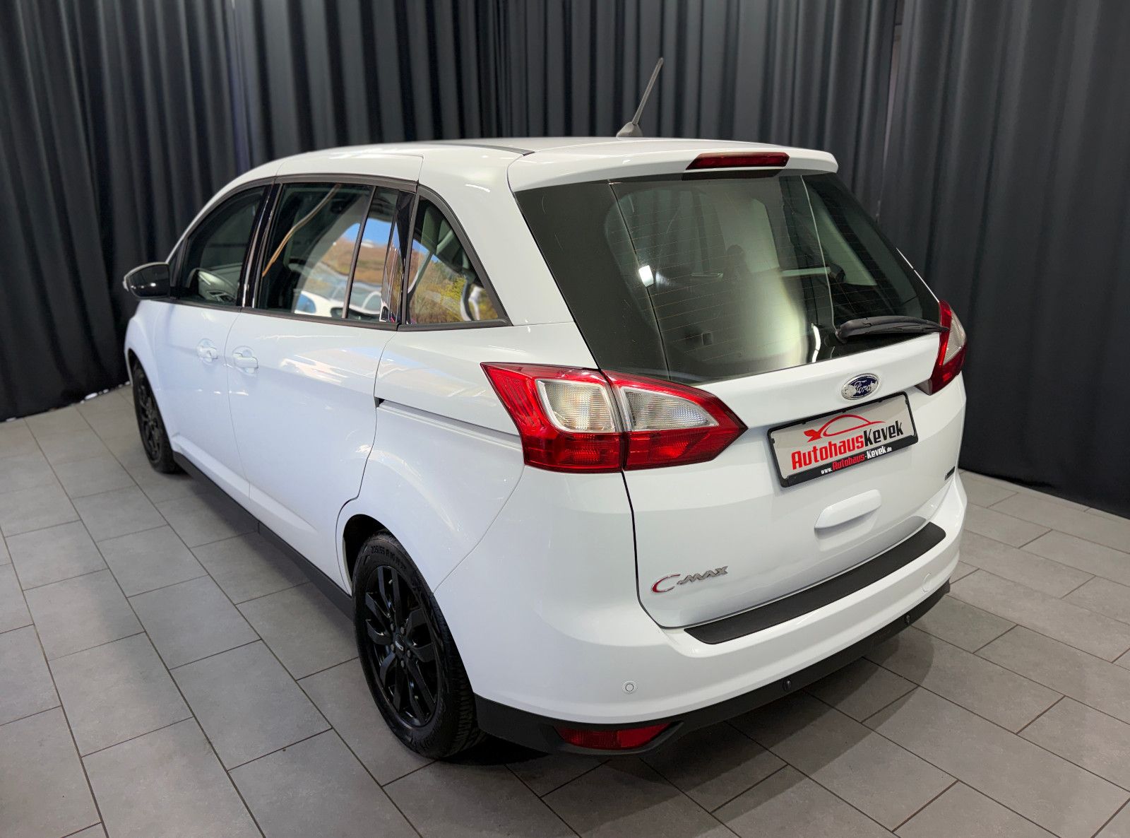 Fahrzeugabbildung Ford Grand C-Max |7-SITZER|PDC|TEMPOMAT