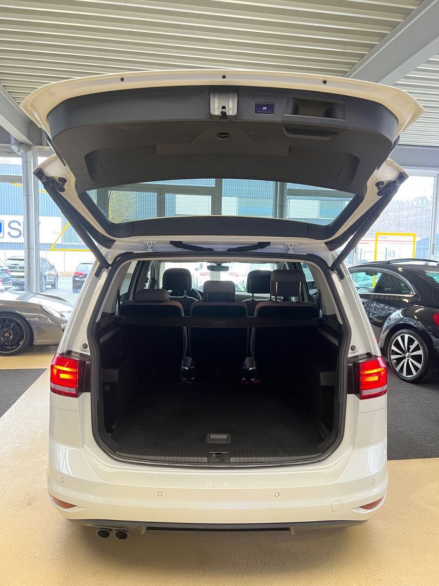Fahrzeugabbildung Volkswagen Touran 2.0 TDI Comfortline *PERLMUTTWEIß*NAVI*