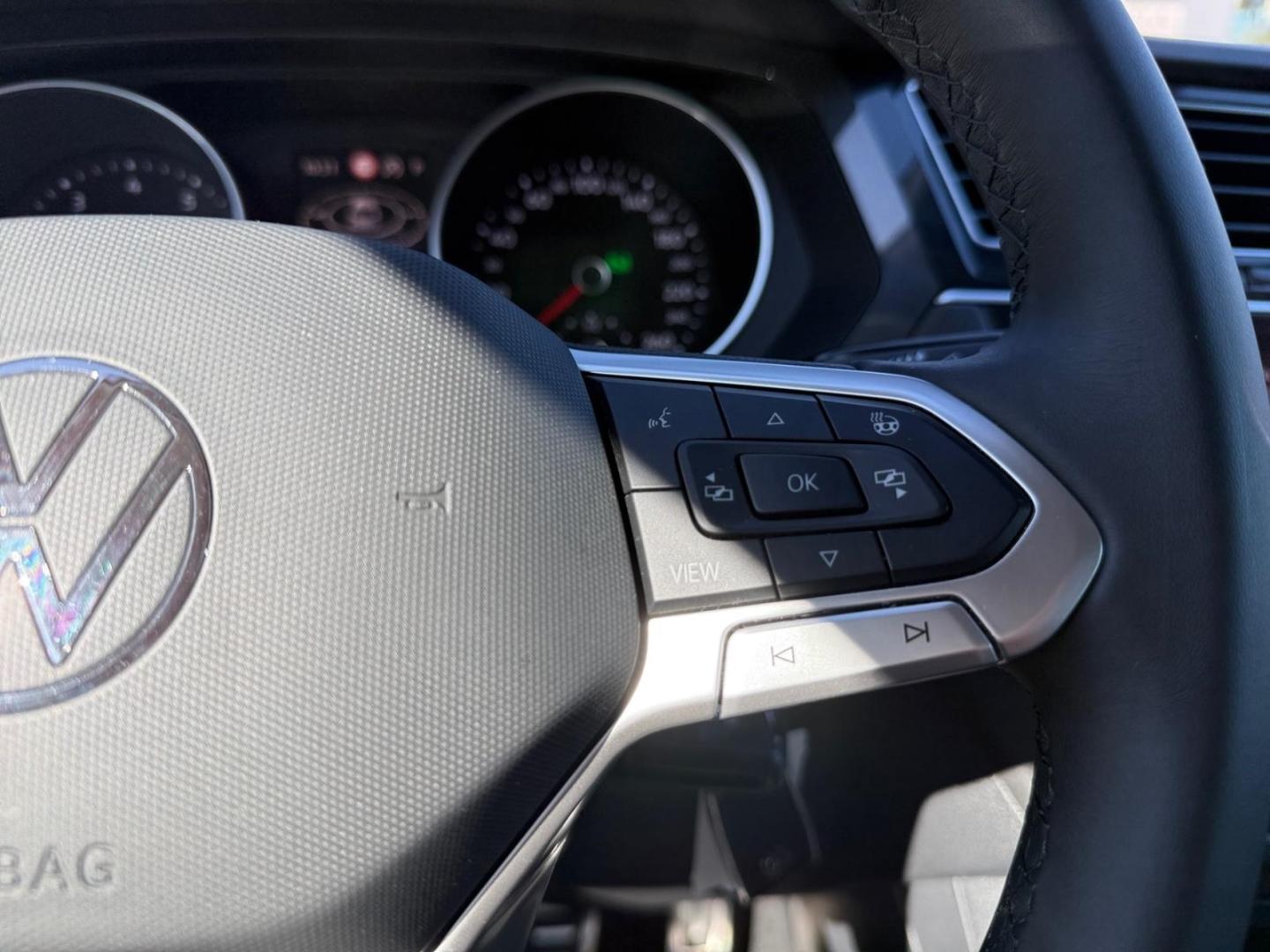Volkswagen Tiguan Active 1.5 TSI StandHZG AHK-klappbar Navi, миниатюра 29