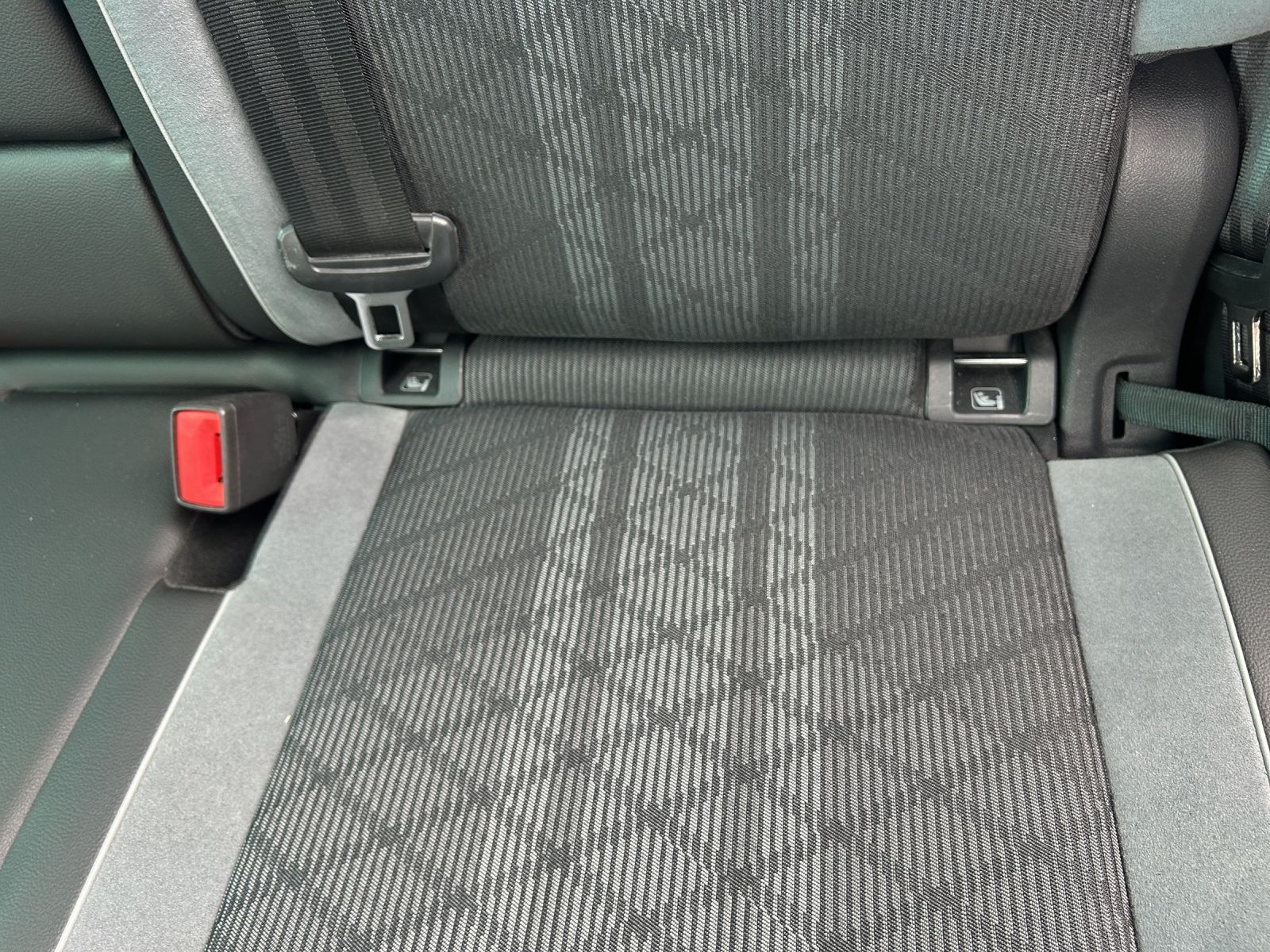 Fahrzeugabbildung Volkswagen Tiguan TSI R-Line DSG Standhzg LED AHK Navi AID
