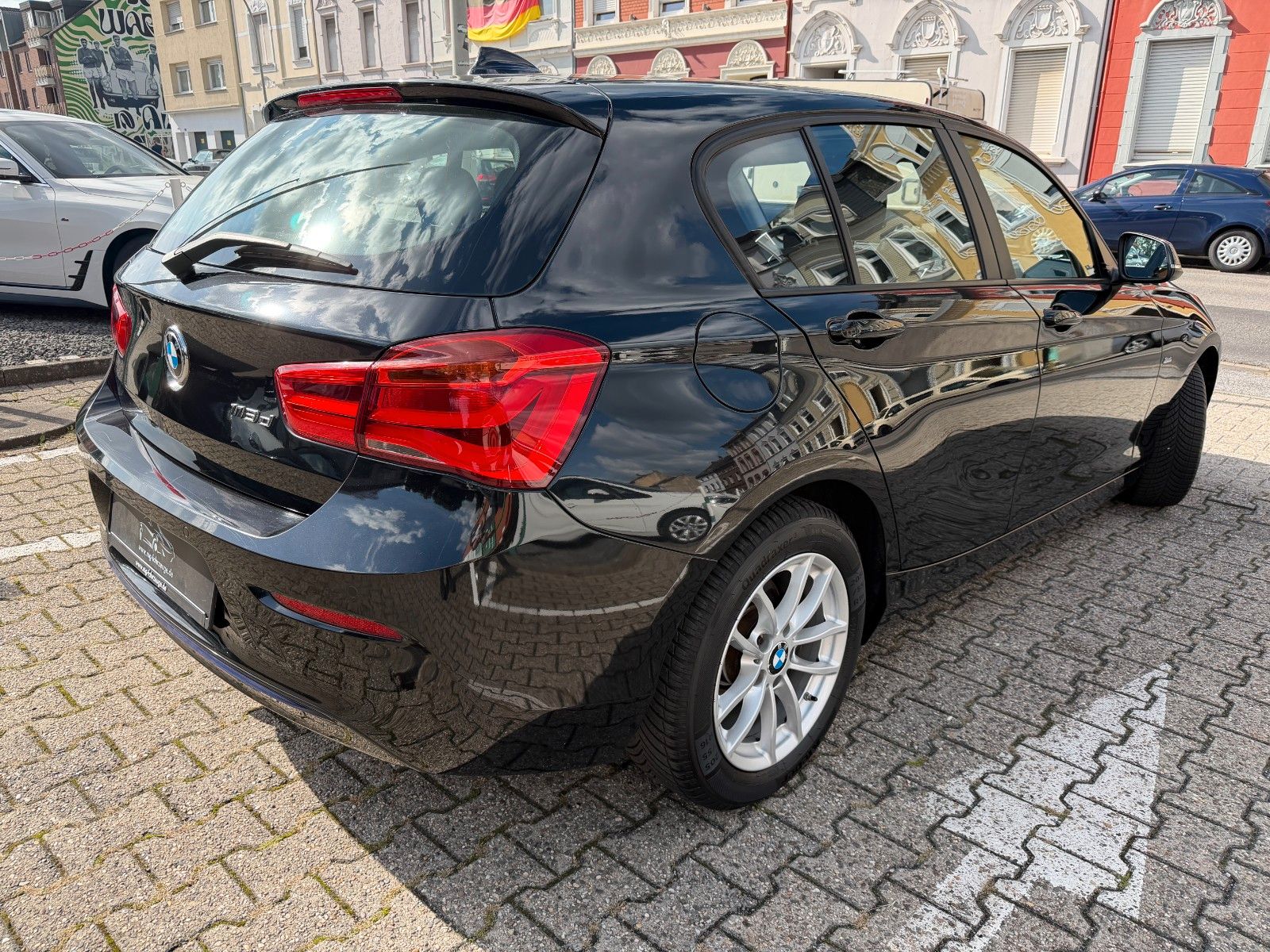 Fahrzeugabbildung BMW 118 d Sport Line AUTOMATIK NAVI BMW SCHECKHEFT