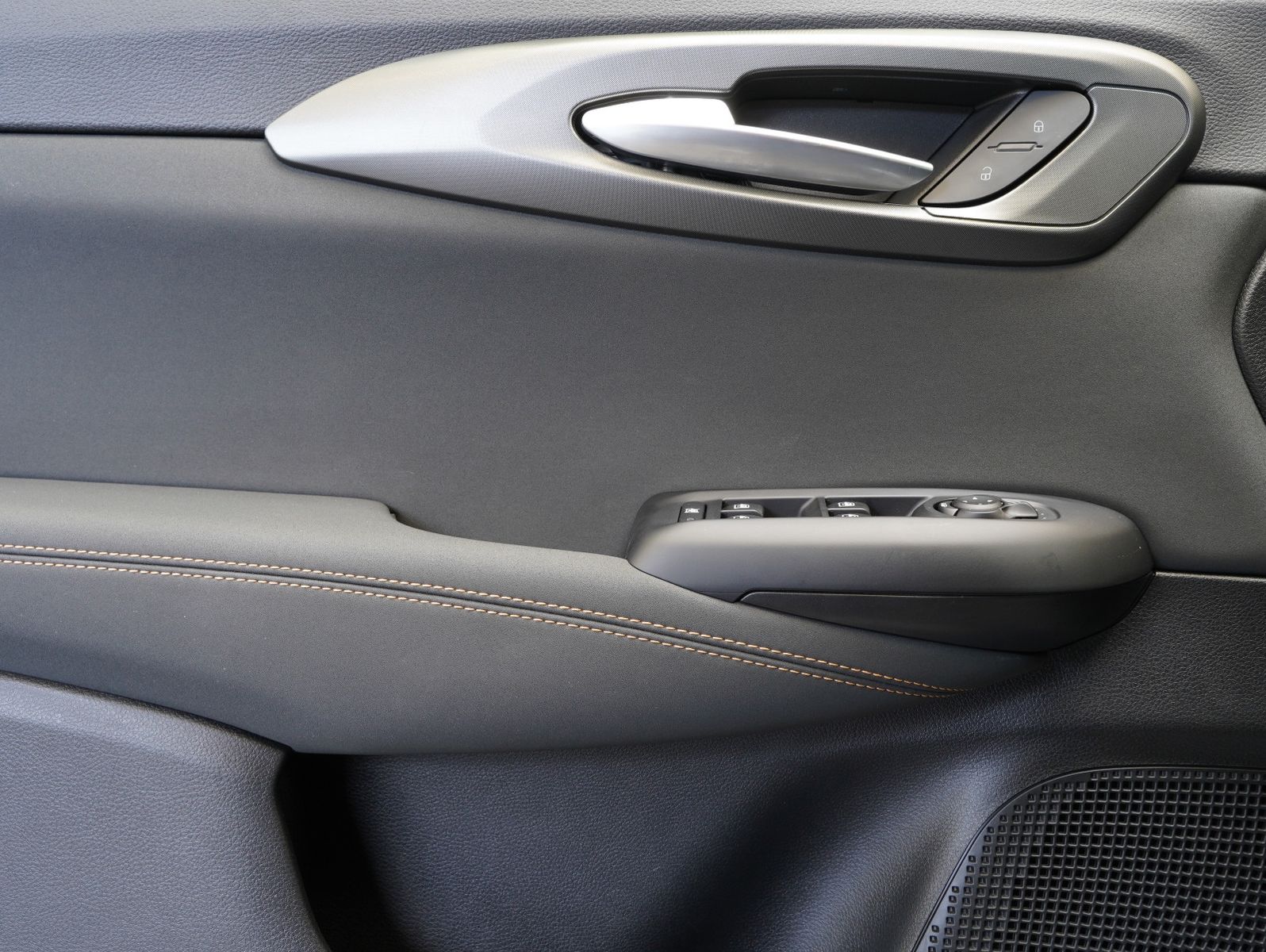 Fahrzeugabbildung Alfa Romeo Tonale 1.5 Mild Hybrid Veloce ACC/NAVI/PANO