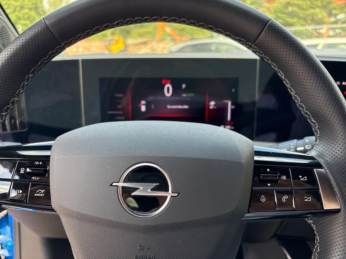 Opel Astra Electric Ultimate 54kWh Infotainment Tech 