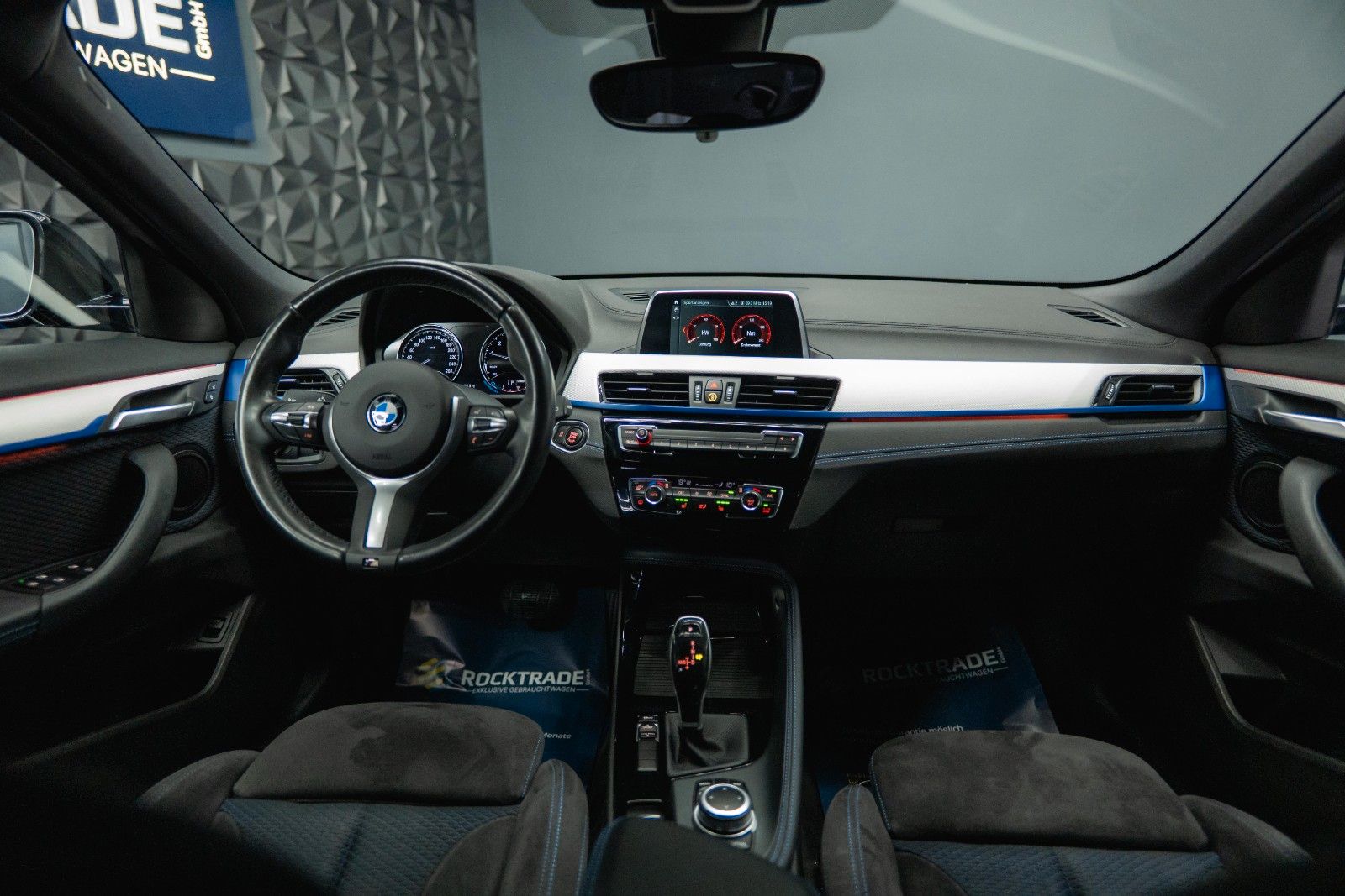 Fahrzeugabbildung BMW X2 sDrive 18i M Sport Automatik *Alcantara*LED*
