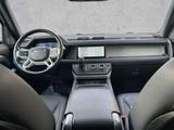 Land Rover Defender 110 D250 HSE 7-Sitzer e.AHK - gebrauchte Land Rover Defender aus dem Jahr 2021