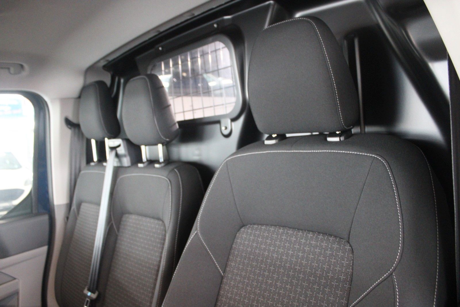 Fahrzeugabbildung Ford Transit Custom TREND L1 Kasten AHK + DACHTRÄGER