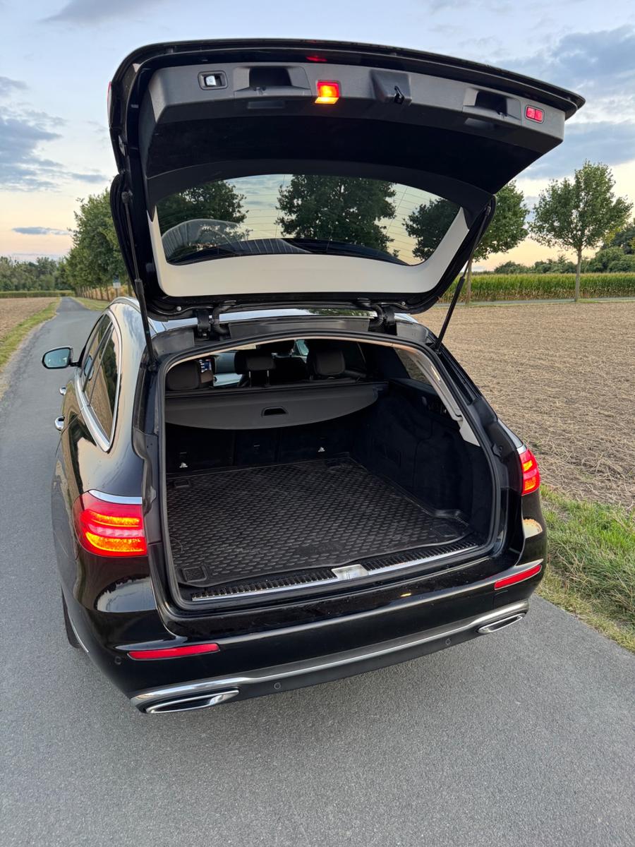 Mercedes-Benz E 220 d 4MATIC T-Modell | Exclusiv