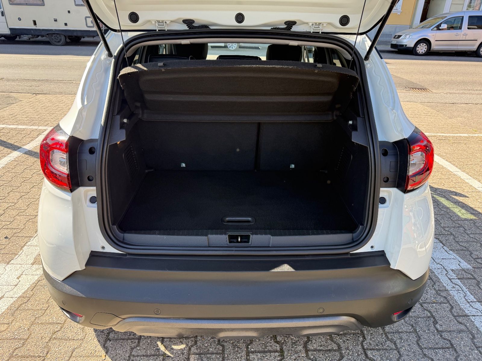 Fahrzeugabbildung Renault Captur BOSE Edition NAVI LED KAMERA AUTOMATIK