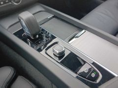 Fahrzeugabbildung Volvo XC60 B4 D AWD Plus Dark 'ACC, PILOT-ASSIST'