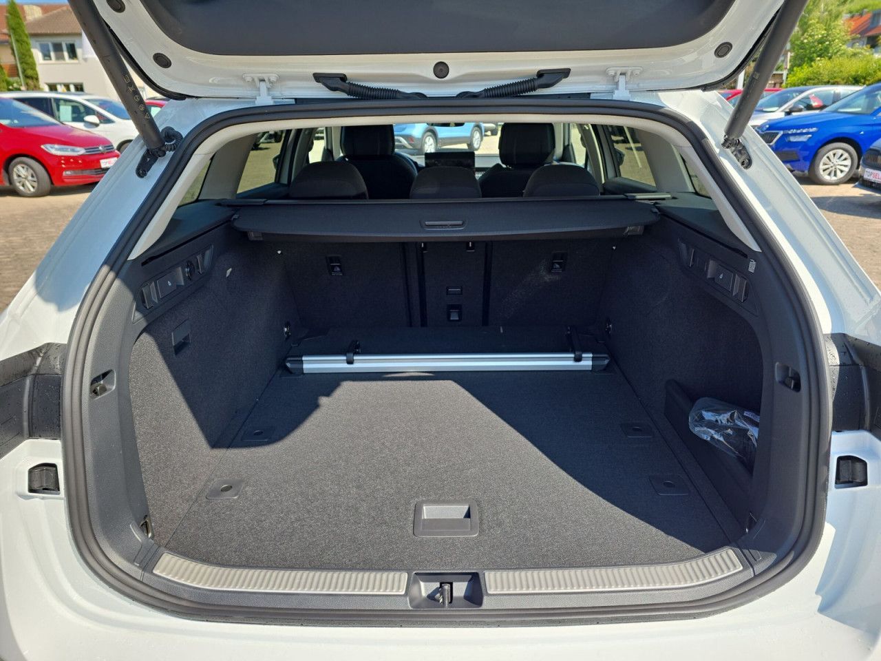 Fahrzeugabbildung SKODA Superb Combi Selection TS110/1.5A7F