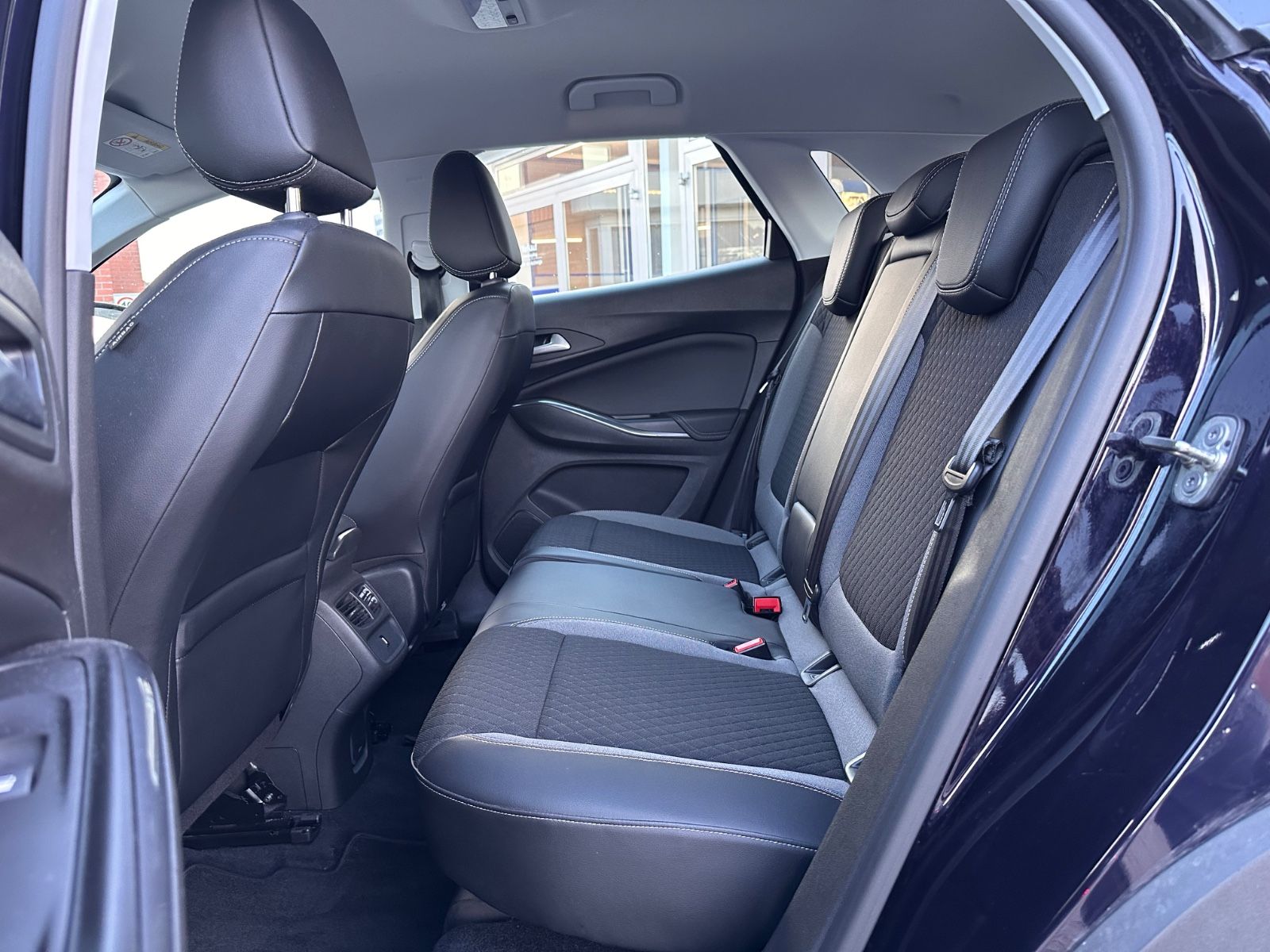 Fahrzeugabbildung Opel Grandland (X) 1.2 Turbo Navi/LED/SHZG/APP/GRA