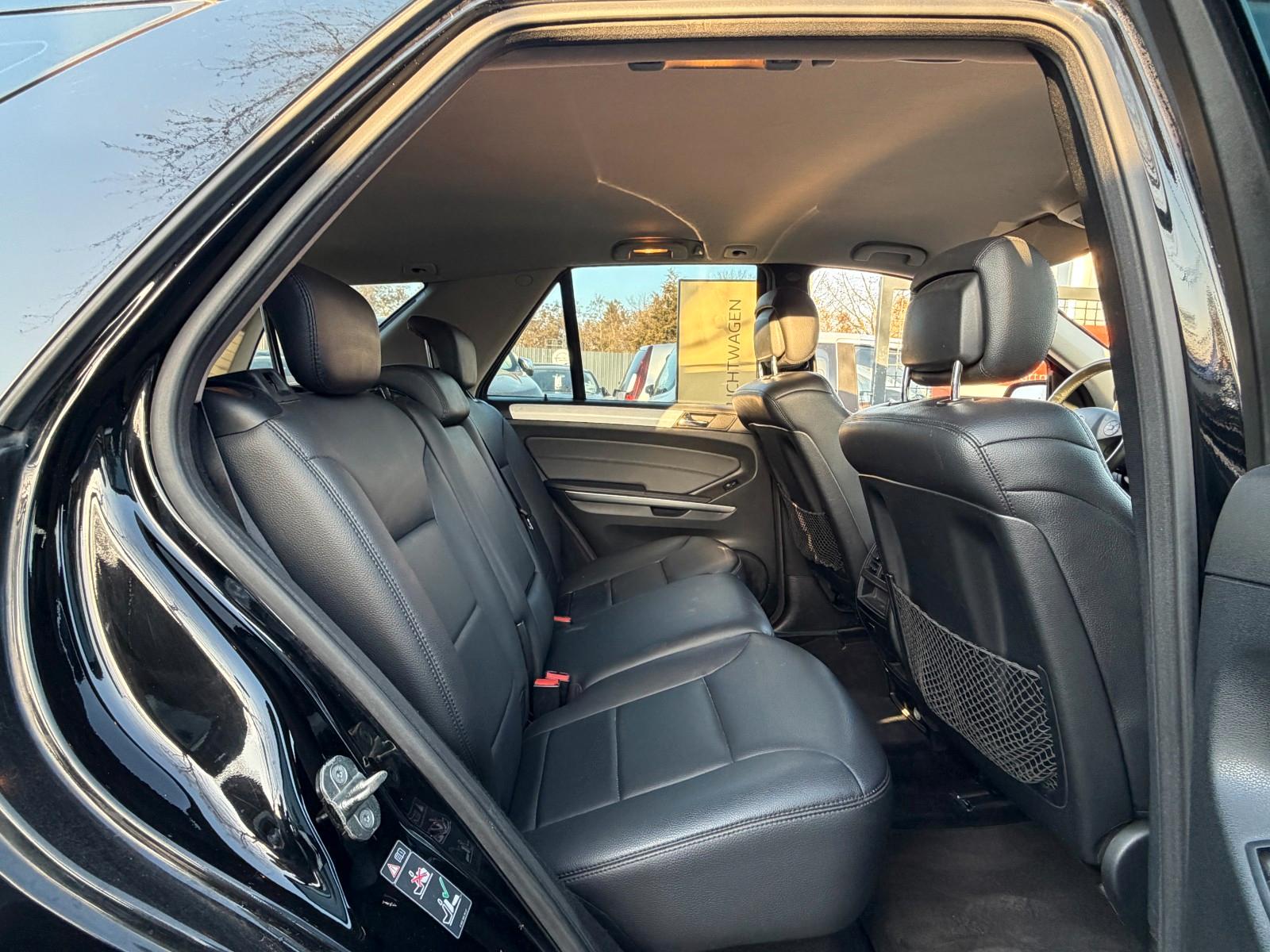 Mercedes-Benz ML300 2009 — photo 17