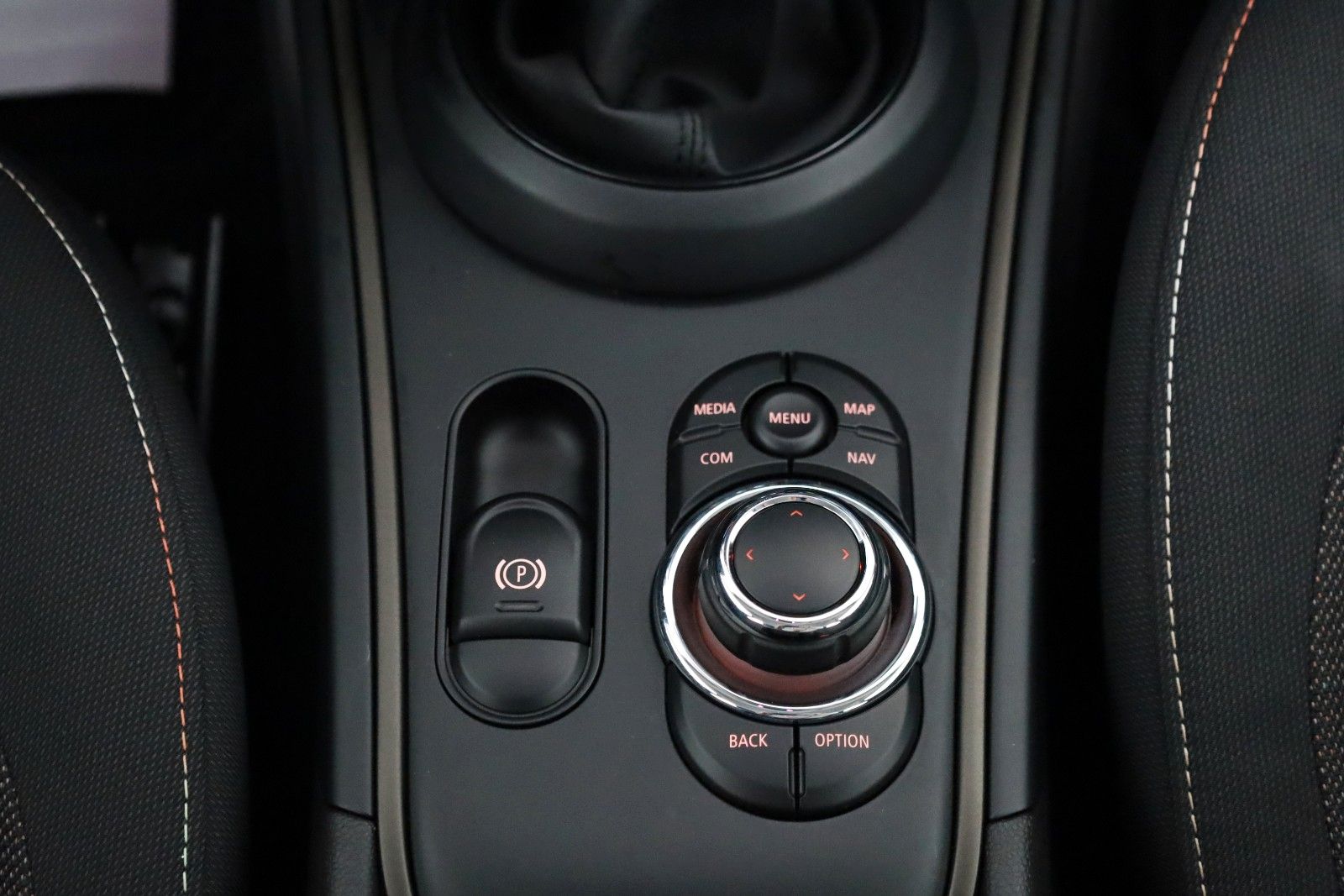 Fahrzeugabbildung MINI Countryman Cooper SE Essential Trim All4,ACC,Nav