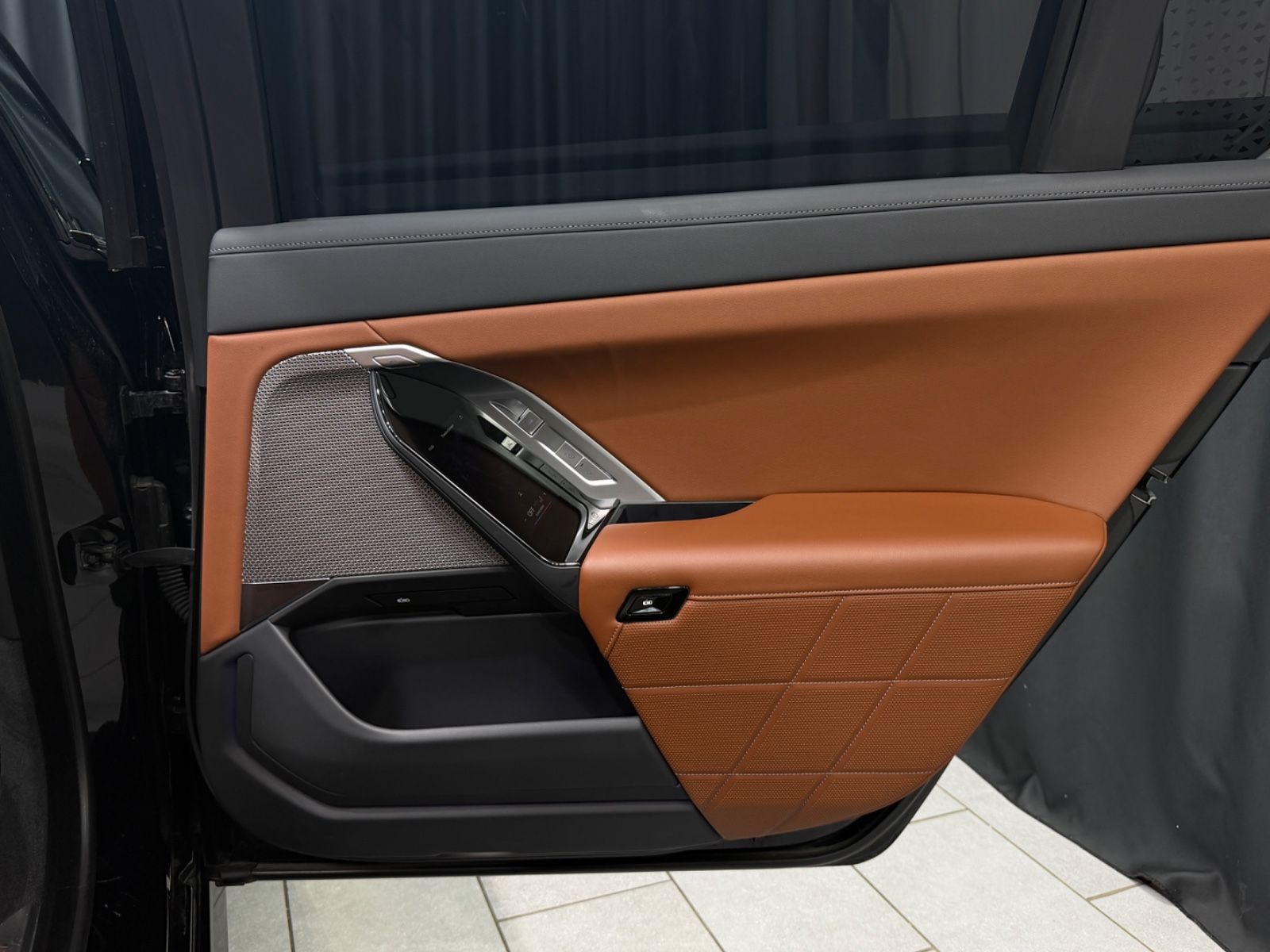 Fahrzeugabbildung BMW 750e xDrive M Sport Pro|TV|B&W|MASSAGE|SKY-LOUNG