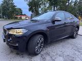 BMW X6 M50 M50d - - schwarze BMW X6 M50