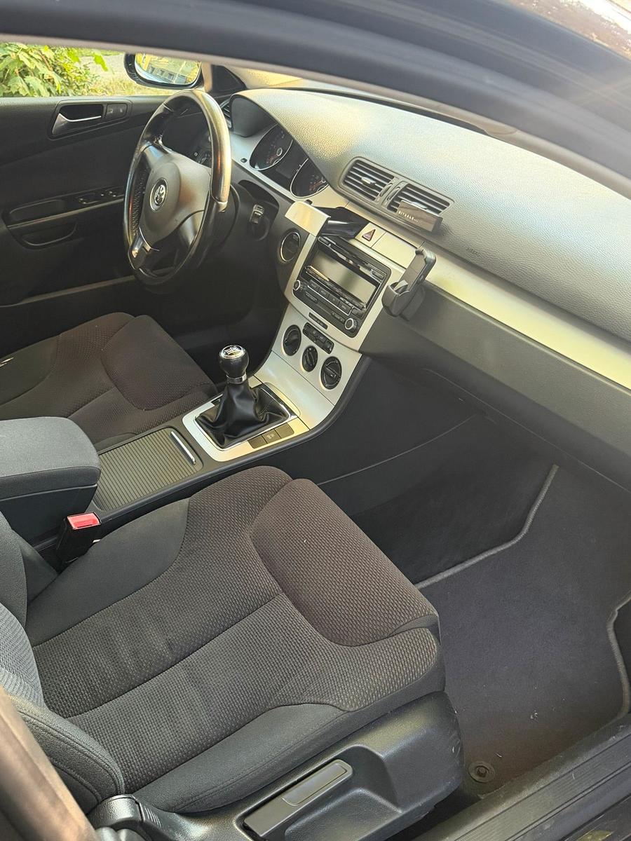 Volkswagen Passat 2009 — photo 8