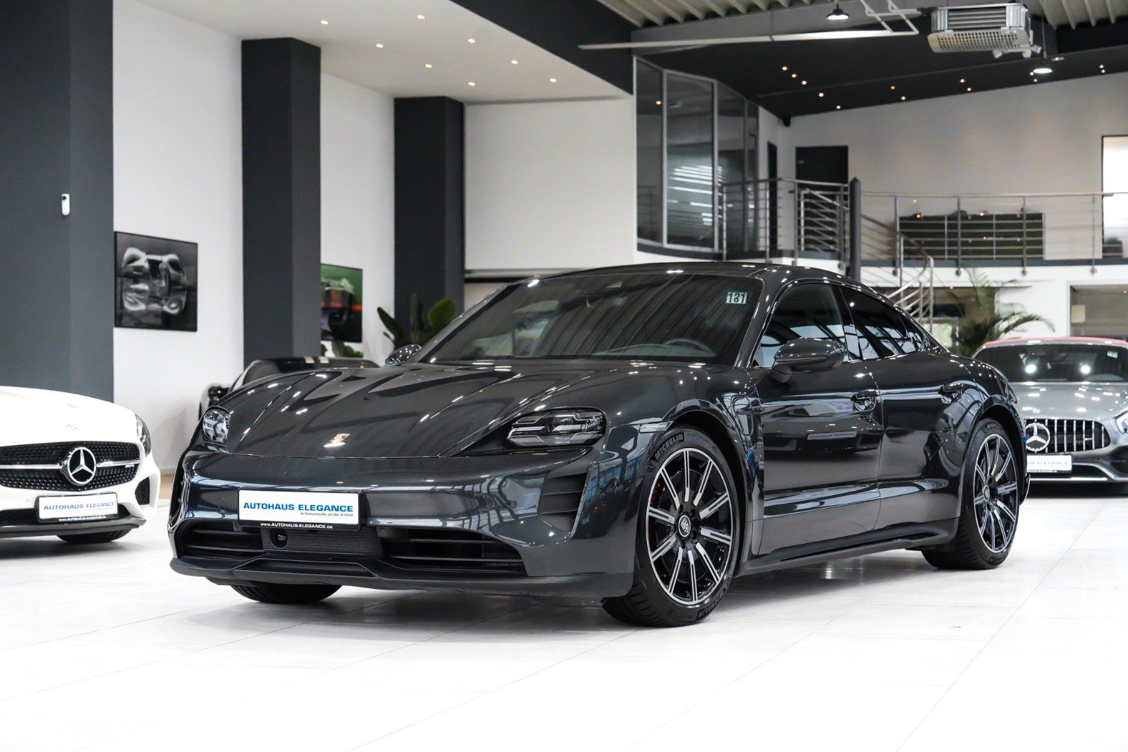 Porsche Taycan 4S*SPORT-DESIGN*PANO*MATRIX*20"LM*1-HAND*