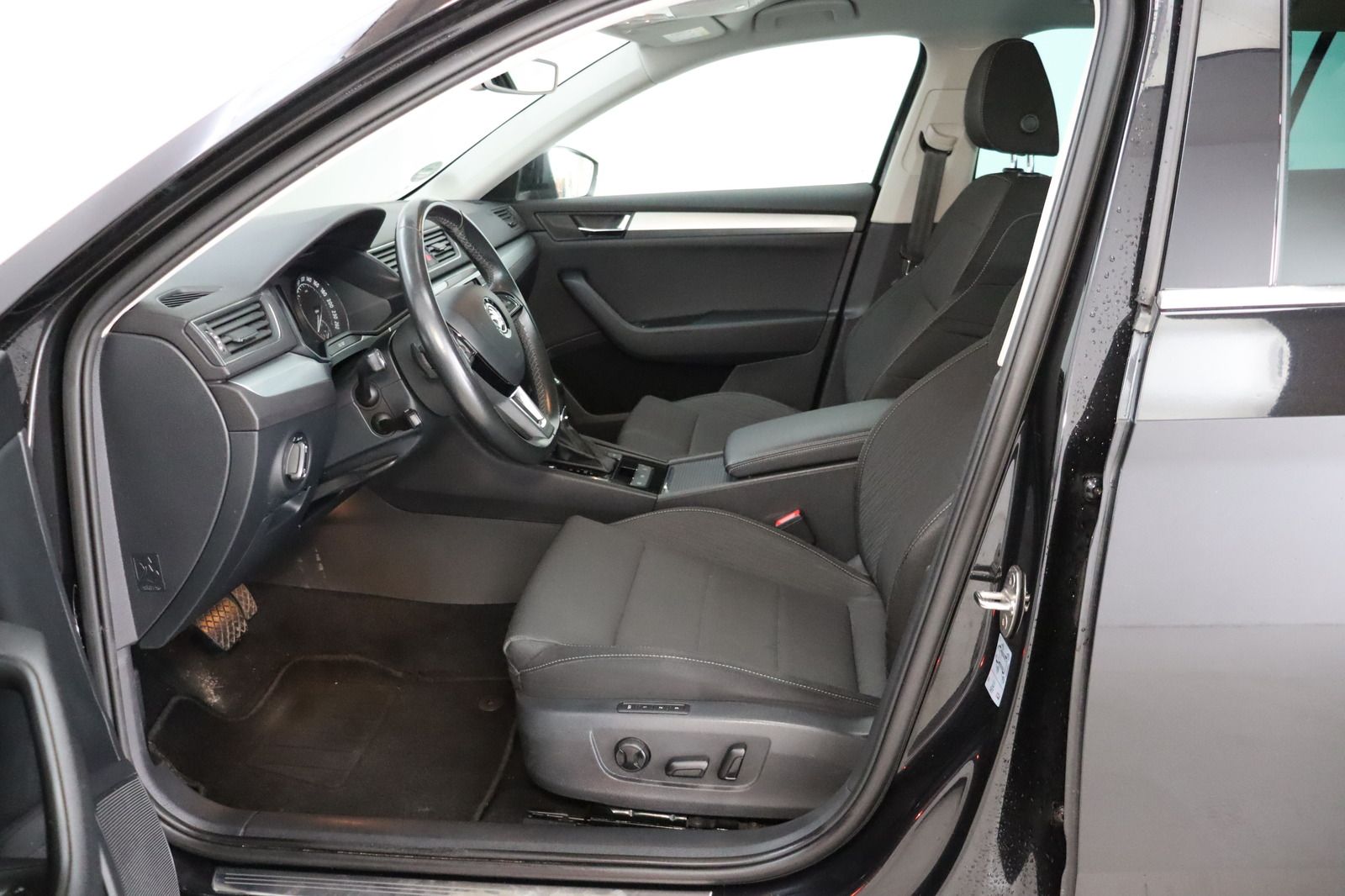 Fahrzeugabbildung SKODA Superb * Memory * PDC * Sithzg.