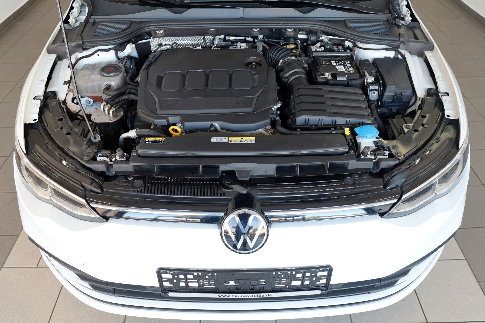 Fahrzeugabbildung Volkswagen Golf VIII Variant LIFE Navi,LED,Kamera,SH,PDC