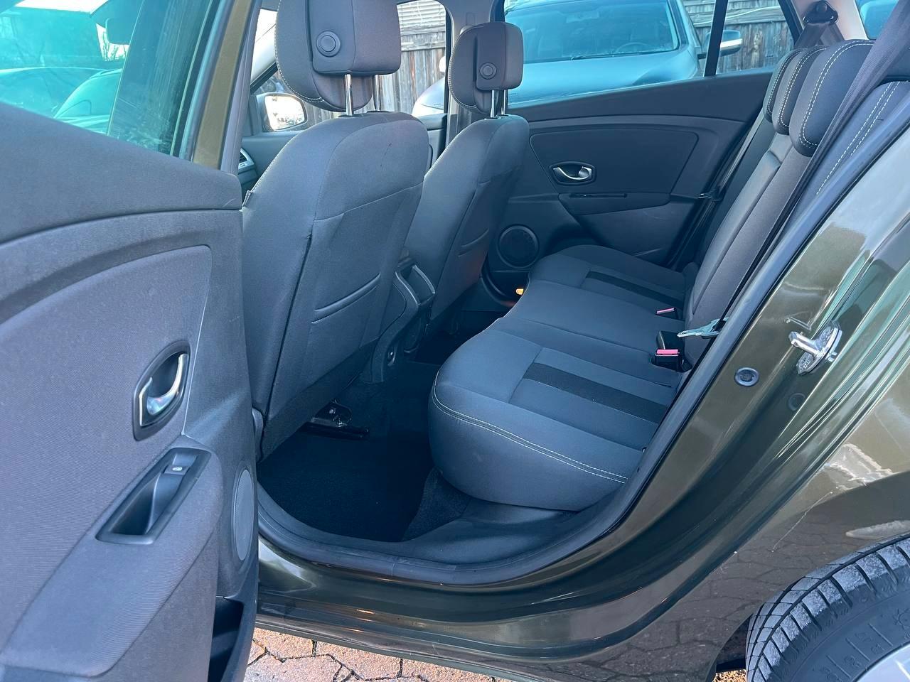 Renault Megane 2010 — photo 10