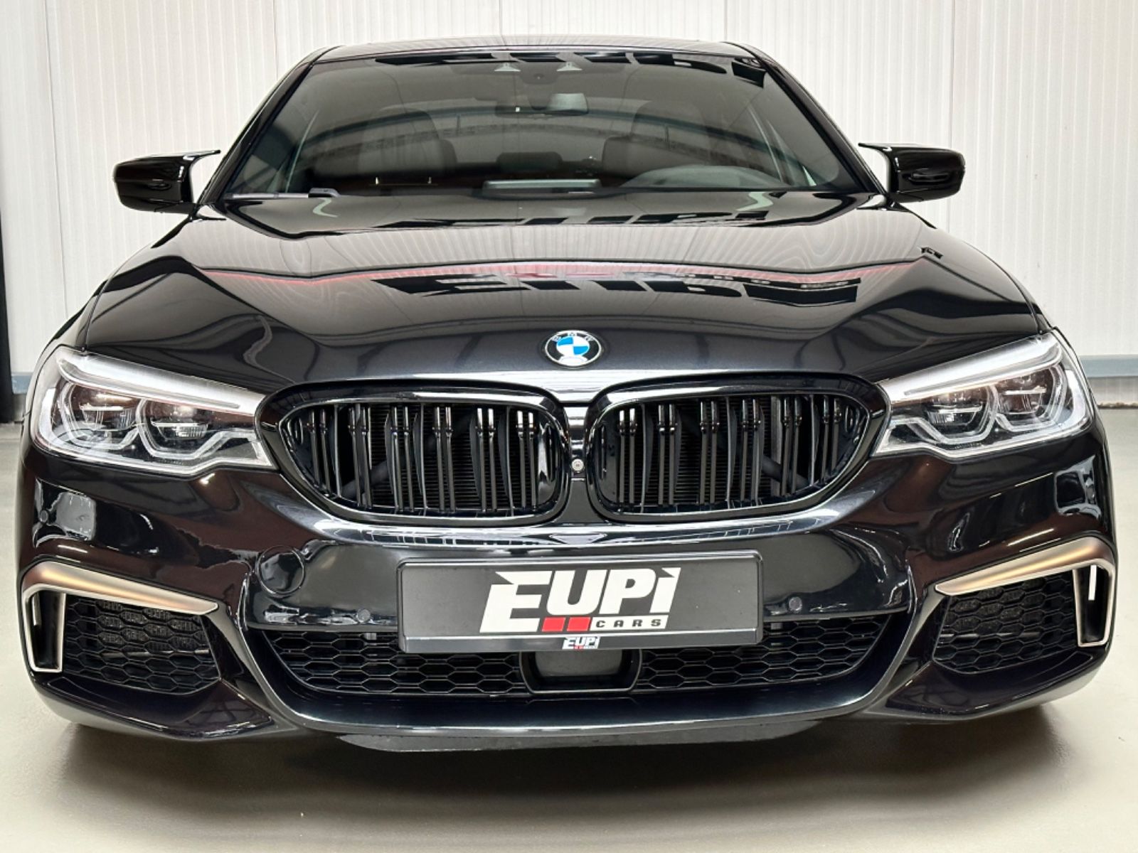 Fahrzeugabbildung BMW M550 i xDrive/360°/HUD/Distronic/Shadow Line