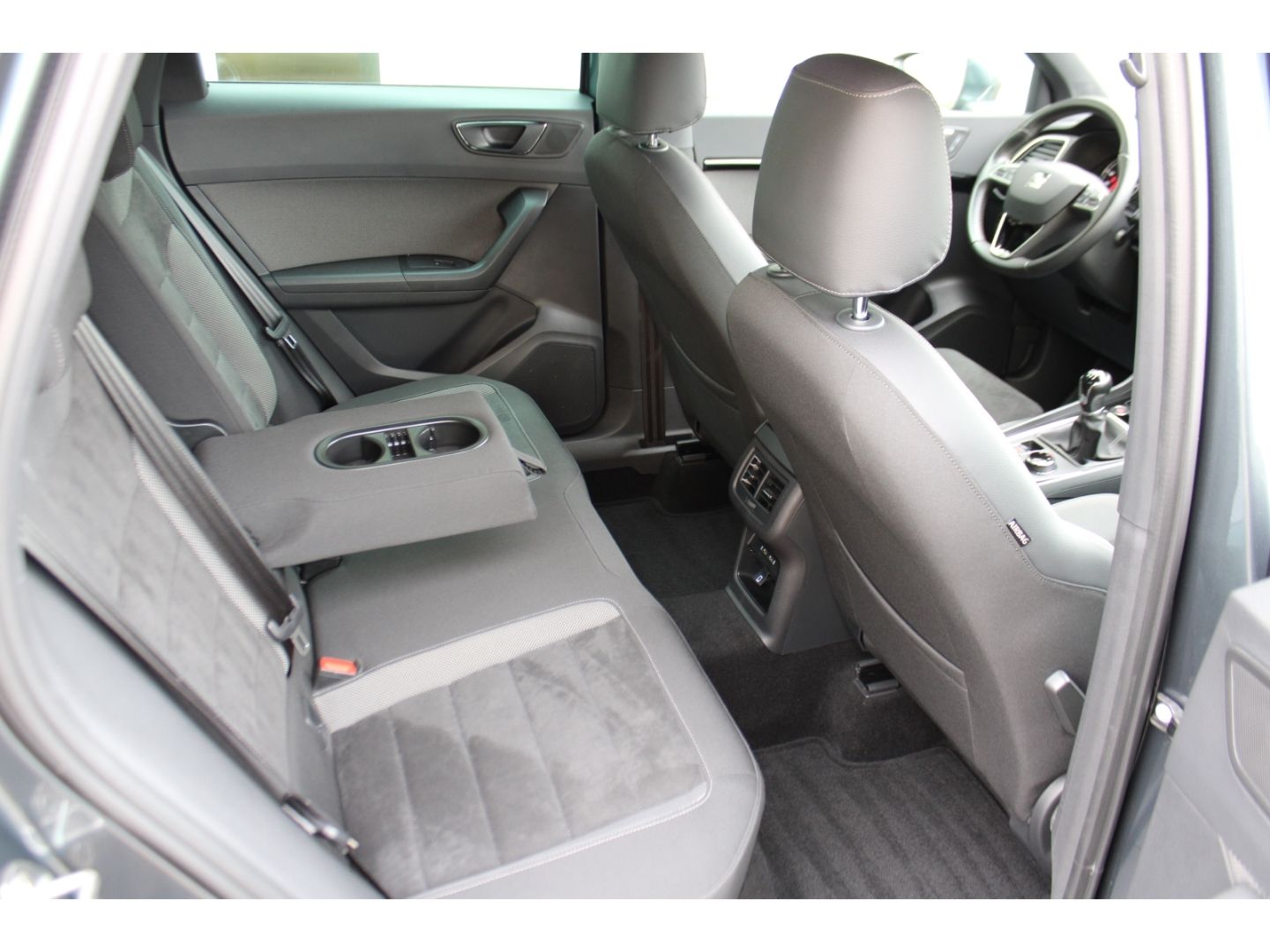 SEAT Ateca 1.5 TSI Xcellence LED GJR GRA RFK Navi AHK - Image 10