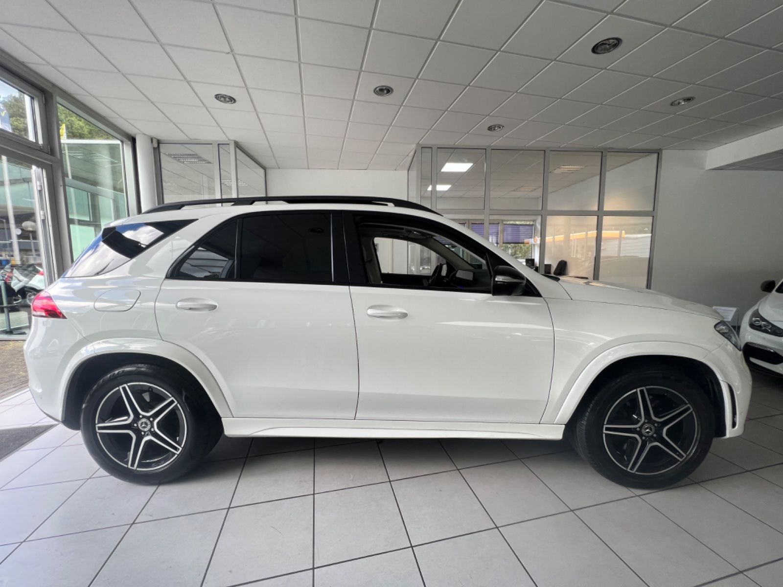 Fahrzeugabbildung Mercedes-Benz GLE 350 d 4Matic AMG Line PANORAMA*AHK*SITZBELÜF
