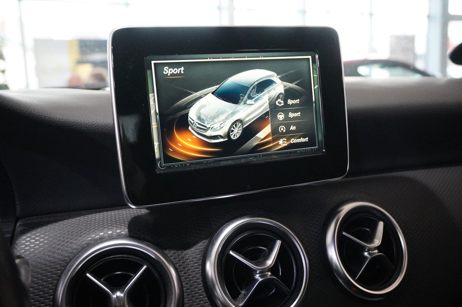 Fahrzeugabbildung Mercedes-Benz A 200 LIM. AMG LINE NAVI/LED/KAMERA/SPORT/SH/AHK