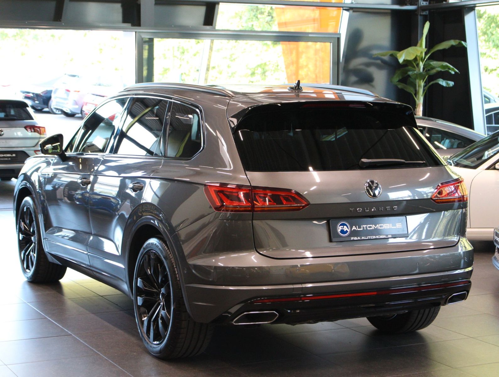 Fahrzeugabbildung Volkswagen Touareg 4.0 V8 TDI  4M  R-Line*PNRM*AHK*HUD*Voll
