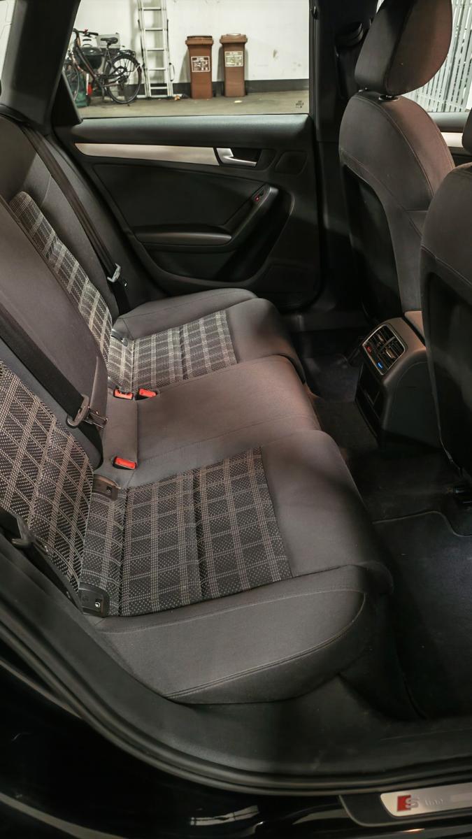 Audi A4 2011 — photo 8