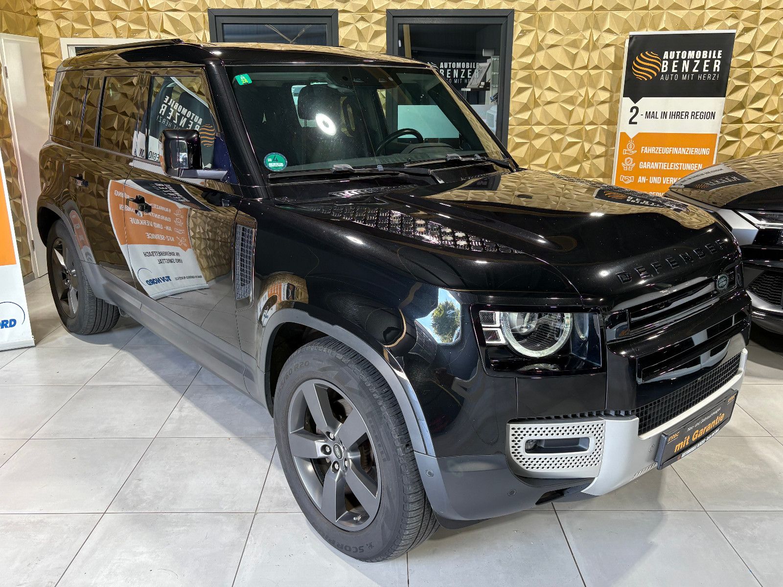 Fahrzeugabbildung Land Rover Defender 110 SE/MEMORY/PANO/360°/APPLE/SHZ/NAVI/