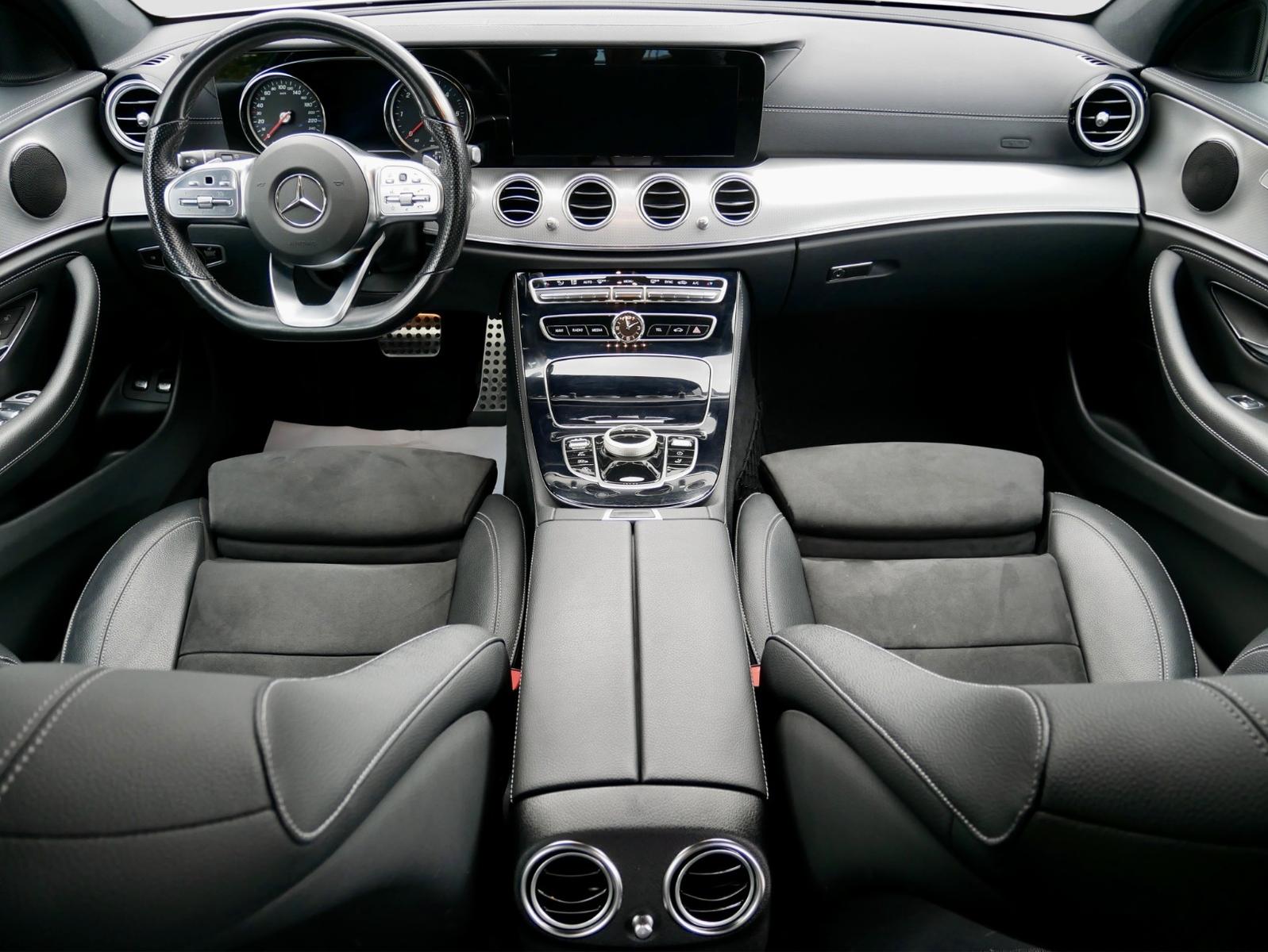 Mercedes-Benz E 220d  AMG Line 4Matic+AHK+LED+S-HEFT