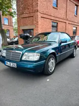 Mercedes-Benz E 200 Cabrio A124, Oldtimer H- Kennzeichen - Mercedes-Benz E 200: Grün