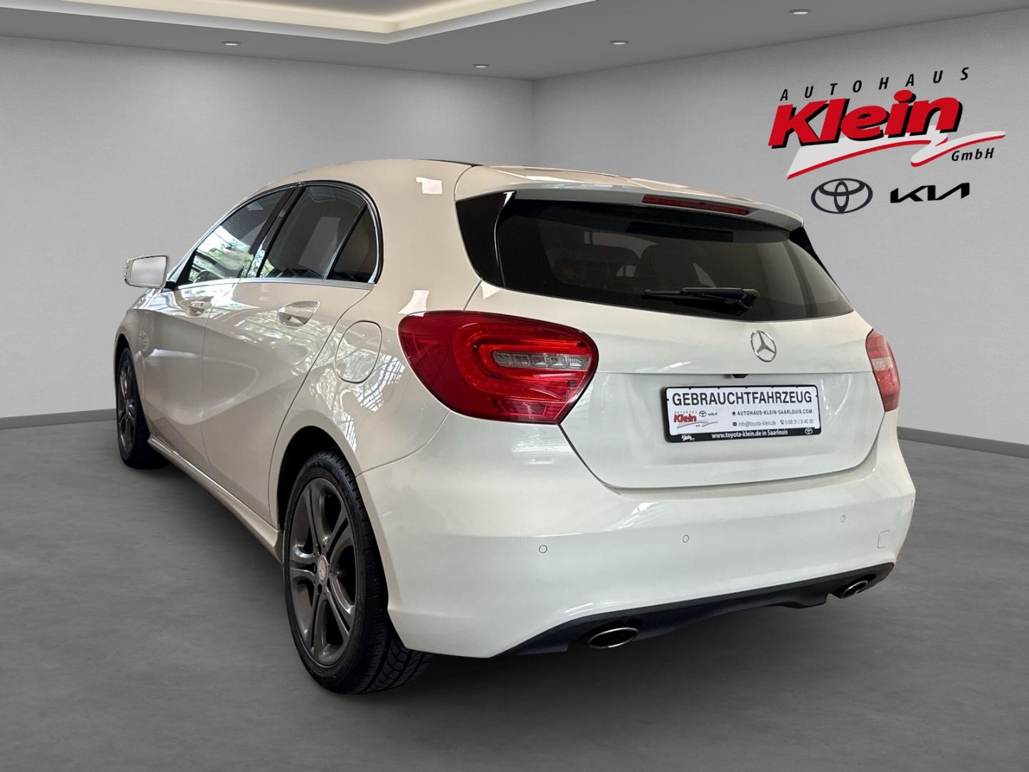 Mercedes-Benz A 180 Urban AHK-klappbar Navi Bi-Xenon SHZ Parkl